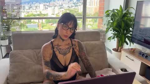 xisisxx online show from October 25, 2025, 7:41 pm