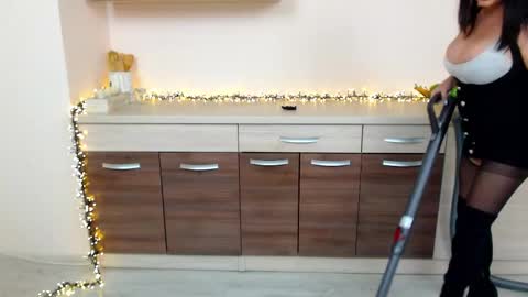 Kim online show from November 18, 2025, 5:17 pm