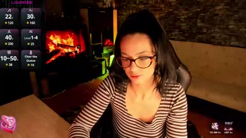 Lara online show from March 12, 2025, 8:31 pm