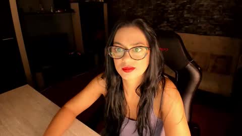 Lara online show from September 10, 2025, 8:42 pm