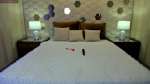 Snapshot of xlindamilfx chatting on December 20, 2025, 8:38 pm Linda online show from December 20, 2025, 8:38 pm