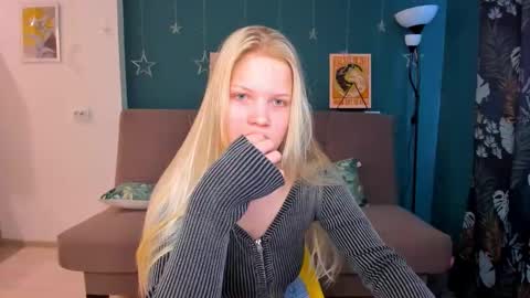 Snapshot of xloe_queen chatting on February 10, 2025, 9:25 am Chloe online show from February 10, 2025, 9:25 am