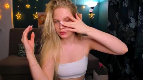 Snapshot of xloe_queen chatting on February 21, 2025, 2:27 pm Chloe online show from February 21, 2025, 2:27 pm