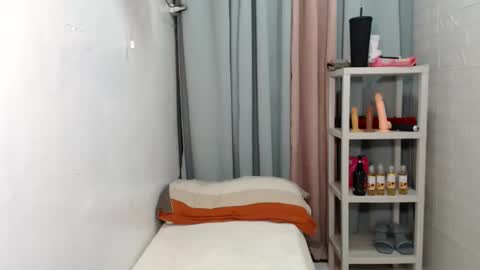 Maxie online show from March 16, 2026, 6:01 pm