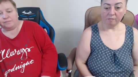 XMollyJaneX online show from November 22, 2025, 10:36 am