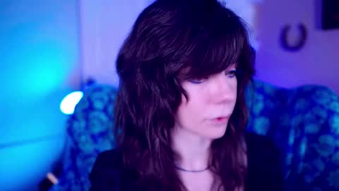 Bella Bondai online show from November 19, 2025, 2:44 am