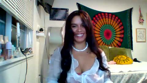 Snapshot of xova_fficial chatting on October 9, 2025, 5:05 am XOVA online show from October 9, 2025, 5:05 am