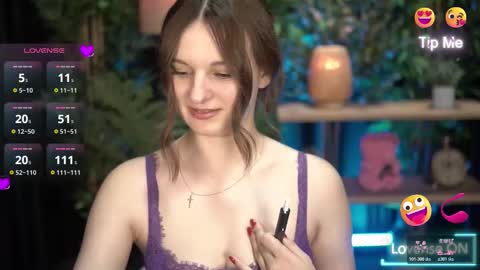 Snapshot of xoxo_molly chatting on October 21, 2025, 7:47 pm xoxo_molly online show from October 21, 2025, 7:47 pm