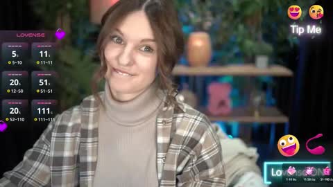 Snapshot of xoxo_molly chatting on October 30, 2025, 9:15 pm xoxo_molly online show from October 30, 2025, 9:15 pm