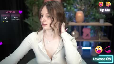 Snapshot of xoxo_molly chatting on November 11, 2025, 12:10 am xoxo_molly online show from November 11, 2025, 12:10 am