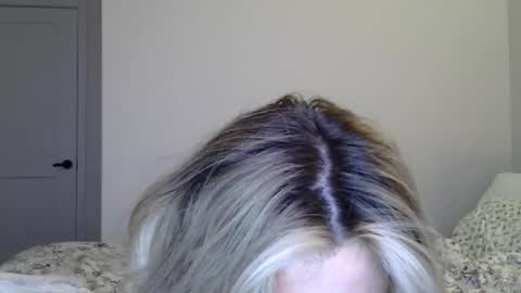 Lacey Loo online show from May 9, 2026, 1:44 am