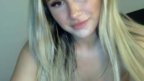 Snapshot of xoxolala32 chatting on June 21, 2026, 6:49 am Lacey Loo online show from June 21, 2026, 6:49 am