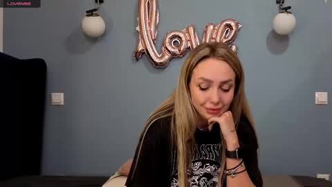 Snapshot of xsexycouples chatting on February 25, 2025, 3:31 am AnnaMaee online show from February 25, 2025, 3:31 am