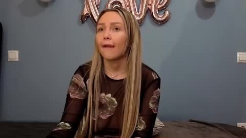 Snapshot of xsexycouples chatting on February 28, 2025, 3:48 am AnnaMaee online show from February 28, 2025, 3:48 am