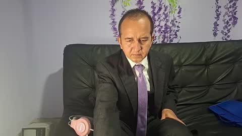 Snapshot of xthesexybossx chatting on November 21, 2025, 3:44 pm xthesexybossx online show from November 21, 2025, 3:44 pm