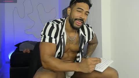 Snapshot of xtipp3r chatting on October 24, 2025, 2:35 pm Stipp3r online show from October 24, 2025, 2:35 pm