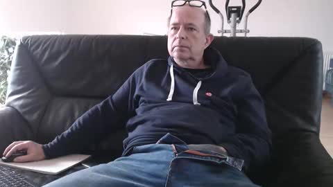 xtommix69 online show from December 14, 2025, 10:09 am