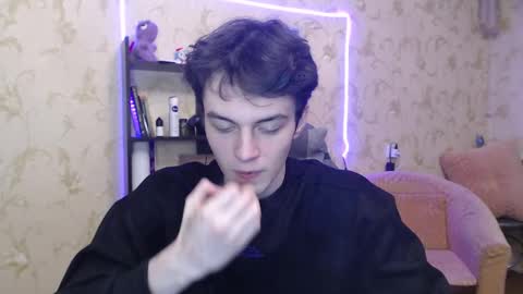 traqqq online show from March 4, 2025, 7:11 pm