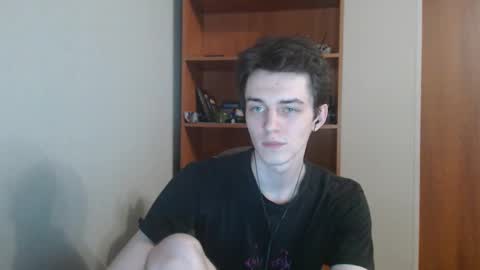 traqqq online show from October 23, 2025, 7:45 pm