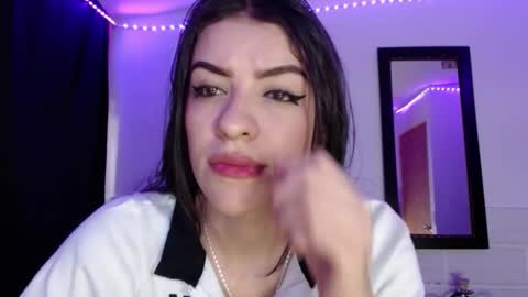 Snapshot of xx_johnson_xx chatting on February 6, 2026, 10:57 pm VALE online show from February 6, 2026, 10:57 pm