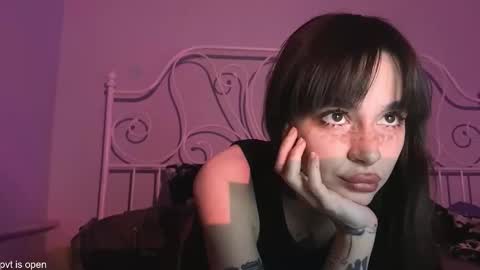 Lily online show from January 7, 2026, 7:49 pm