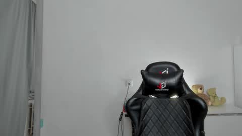 Snapshot of xx_raul_xx_ chatting on November 21, 2025, 10:41 pm raul online show from November 21, 2025, 10:41 pm