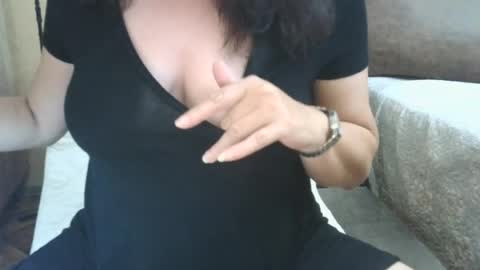 Snapshot of xxalexis chatting on July 19, 2026, 7:17 pm HotMomAlex online show from July 19, 2026, 7:17 pm