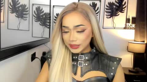xxasian_goddessxx online show from May 13, 2026, 3:42 pm