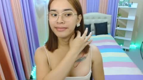 CHLOES ROOM online show from March 23, 2026, 6:06 am