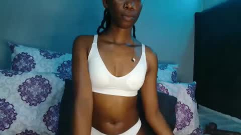 xxsexytalia28 online show from January 6, 2026, 8:23 pm