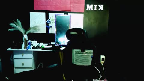 xxslutty kim online show from November 22, 2025, 10:47 am