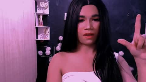 SOFFIA online show from April 5, 2026, 11:57 pm