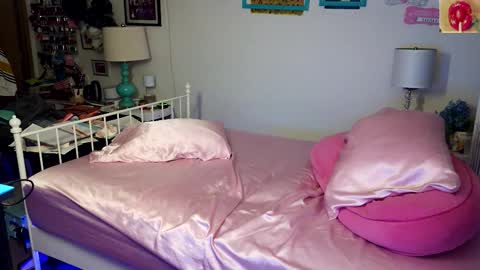 Strawberry Jane online show from February 21, 2026, 5:19 am