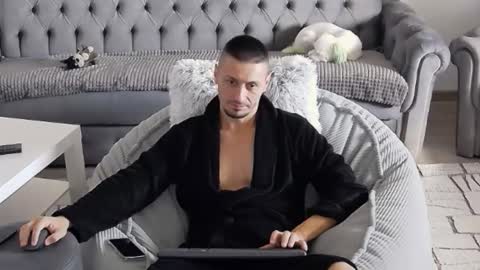xxx_alejandro online show from September 28, 2025, 6:41 am