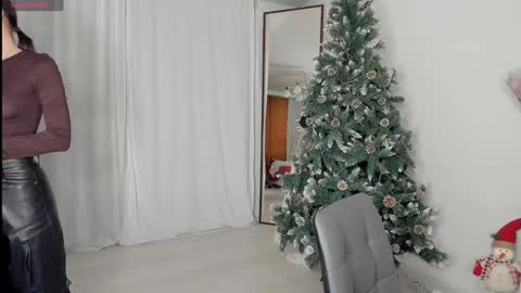 Snapshot of xxx_leila chatting on December 25, 2024, 11:43 am xxx_leila online show from December 25, 2024, 11:43 am