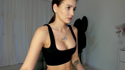 Snapshot of xxx_leila chatting on March 7, 2025, 9:18 am xxx_leila online show from March 7, 2025, 9:18 am