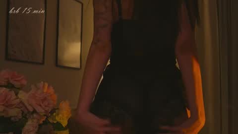 Molly online show from October 10, 2025, 11:42 am