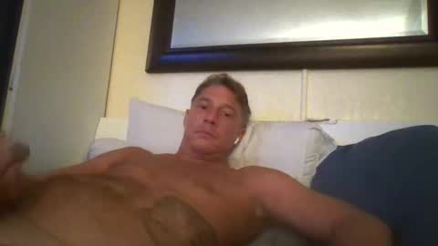 Snapshot of xxxelentdick chatting on October 6, 2025, 12:57 pm deeeeznutz online show from October 6, 2025, 12:57 pm