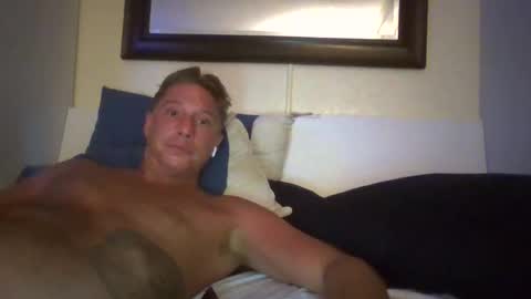 Snapshot of xxxelentdick chatting on October 22, 2025, 1:44 pm deeeeznutz online show from October 22, 2025, 1:44 pm