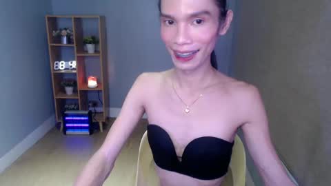 Snapshot of xxxfuckgirlyumsxxx chatting on January 17, 2025, 7:49 pm Your Princess Yums online show from January 17, 2025, 7:49 pm
