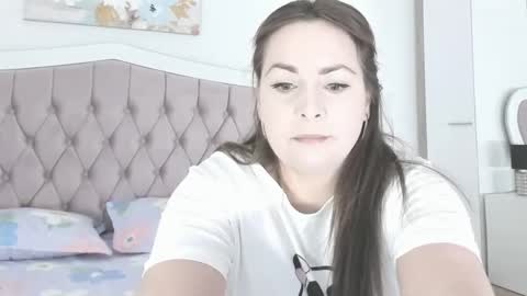 Elvira online show from April 13, 2026, 5:46 am