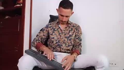 Snapshot of xxxhome_alonexxx chatting on November 25, 2025, 7:47 pm Kev online show from November 25, 2025, 7:47 pm