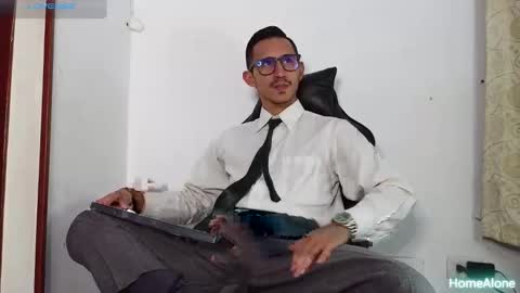 Snapshot of xxxhome_alonexxx chatting on December 14, 2025, 7:40 pm Kev online show from December 14, 2025, 7:40 pm