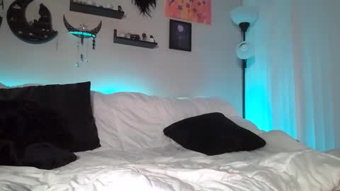 Lola online show from September 13, 2025, 8:58 am