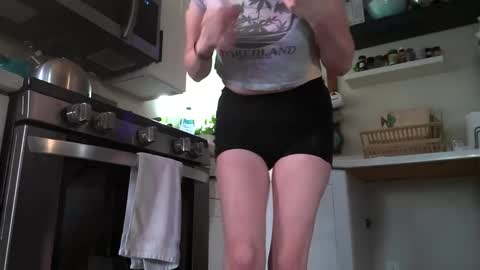 Lola online show from October 10, 2025, 6:29 pm