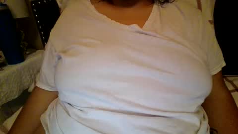 Snapshot of xxxmooui chatting on April 17, 2026, 4:04 am Elle online show from April 17, 2026, 4:04 am