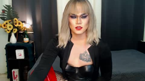 Snapshot of xyournightmarequeenx chatting on December 25, 2024, 2:03 am QueenMarina online show from December 25, 2024, 2:03 am