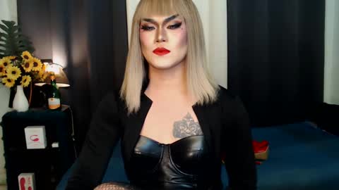 Snapshot of xyournightmarequeenx chatting on February 19, 2025, 10:12 am QueenMarina online show from February 19, 2025, 10:12 am