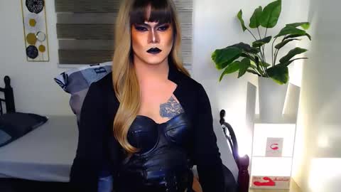 QueenMarina online show from June 9, 2026, 3:01 pm