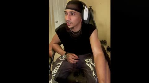 Snapshot of y0ungman_who_loveswork chatting on October 9, 2025, 9:24 pm Y0ungman online show from October 9, 2025, 9:24 pm